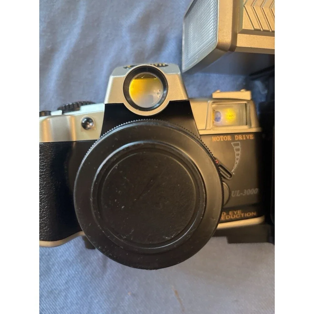 Vintage Canon Ultima UL-3000 35mm Camera Motor Drive Red Eye Reduction Flash